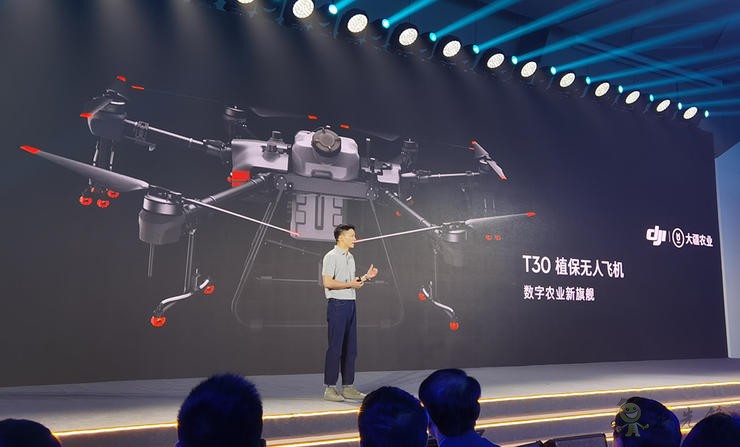 今年發(fā)布的旗艦新品是大疆植保無人機(jī)T30