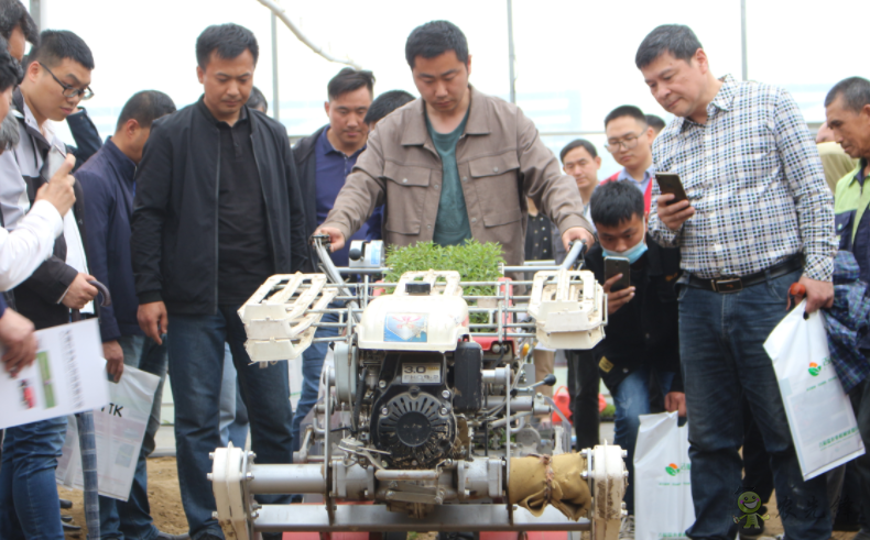 見證昆山&ldquo;智慧農(nóng)業(yè)&rdquo;發(fā)展  菜地里迎來&ldquo;鋼鐵大軍&rdquo;