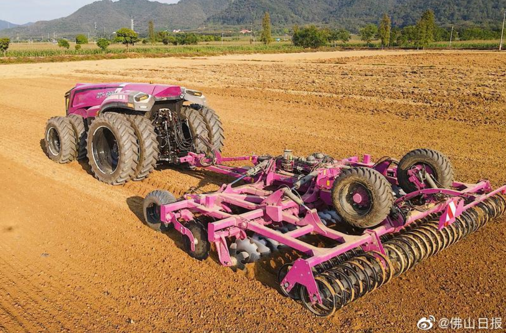 三水南山:“巨無霸”無人農(nóng)機,炫酷亮相
